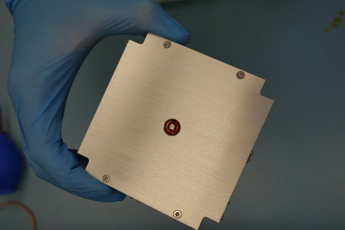 Here is the camera that took it, seen on one face of the TRISAT-R #CubeSat, built for @ESA by <a href="/SkyLabs_si/">SkyLabs</a> and operated by the University of Maribor in Slovenia. It's a tiny black dot on top of the red circle (blow up image to see) esa.int/ESA_Multimedia…