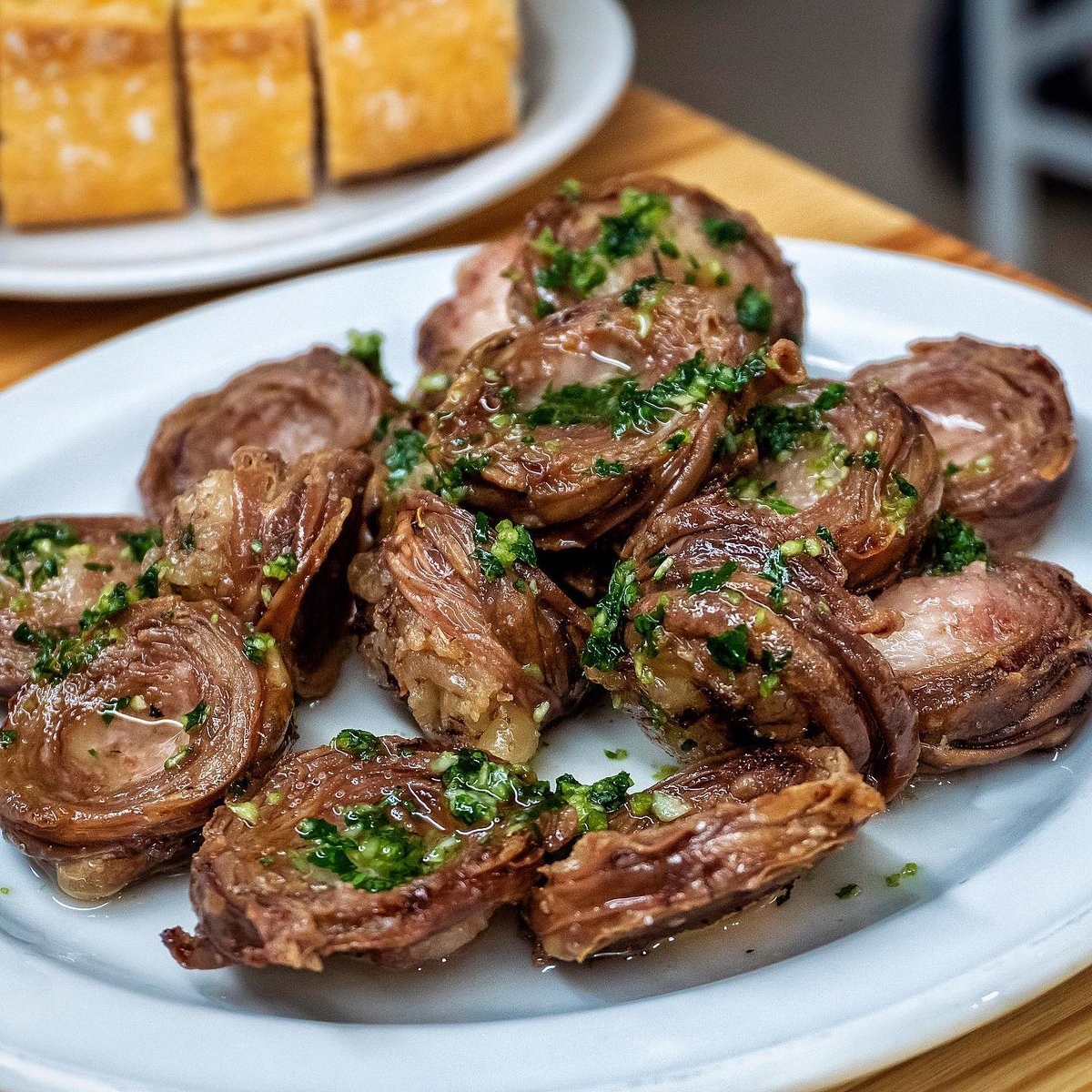 Madejicas bien crujientes con su ajo y perejil picado, un manjar de dioses…   

📸<a href="/HighGrossery/">High Grossery</a>