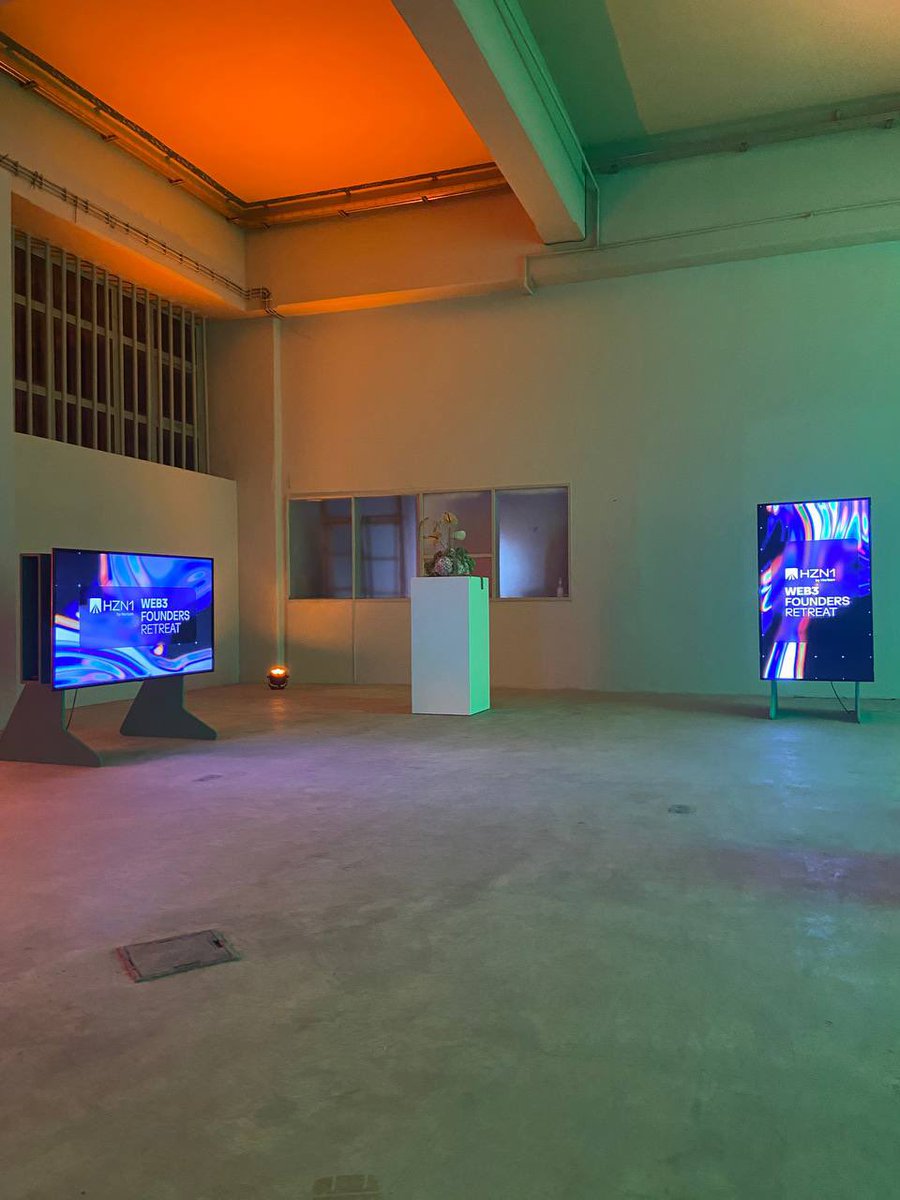 refraction_irl's tweet image. Presented at Community HQ, this exhibition celebrates the global @NEARProtocol art ecosystem at #NEARcon2023.

The Community HQ is designed by Refraction DAO in collaboration with @CraigmBarrow. Floral design by Kokuga Flower Studio.

You are invited to explore the artworks of…