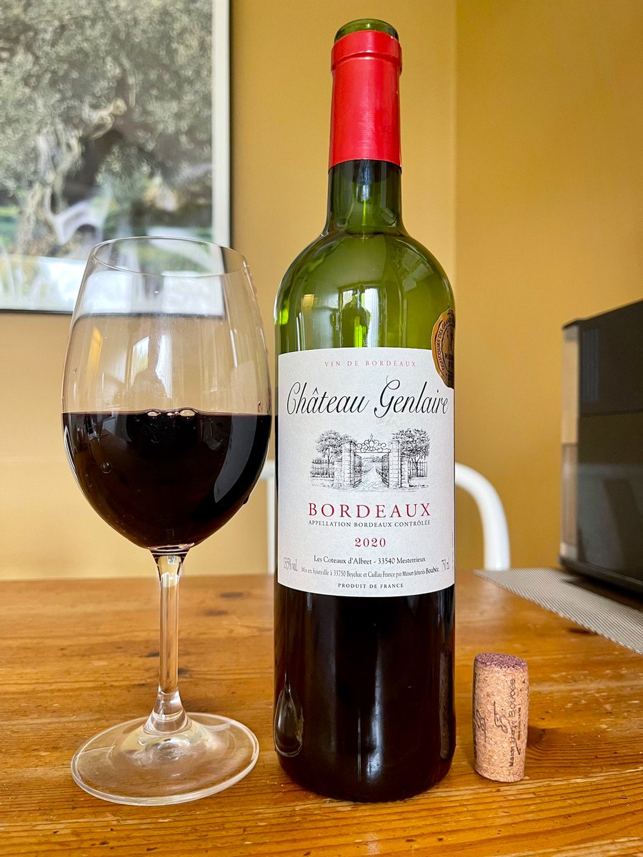 #WednesdayLunch #PastaAlRagú #Bordeaux After yesterday’s exertions I hope you didn’t expect me to cook, right? Just a portion (2 ppl) of pasfa al ragú! Surprisingly good Bordeaux Château Glensaire on offer @Carrefour_bnews; 1+1 = 8,99€! Gold medal Macon. Perfect week wine. 84-86