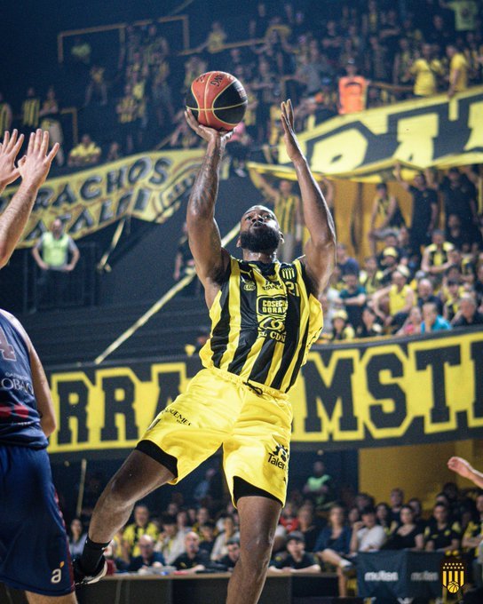 inexplicableS91's tweet photo. #BASLET
#LUBB
¡GANÓ PEÑAROL!
Peñarol venció 92-90 a Biguá por la Fecha 4 de la Liga Uruguaya de Básquetbol.
Palacio Peñarol.
Jayson Granger culminó con 25 puntos/6 rebotes/5 asistencias, Charles Thomas con 24 tantos y 6 rebotes. https://t.co/FHH3DmDCmA