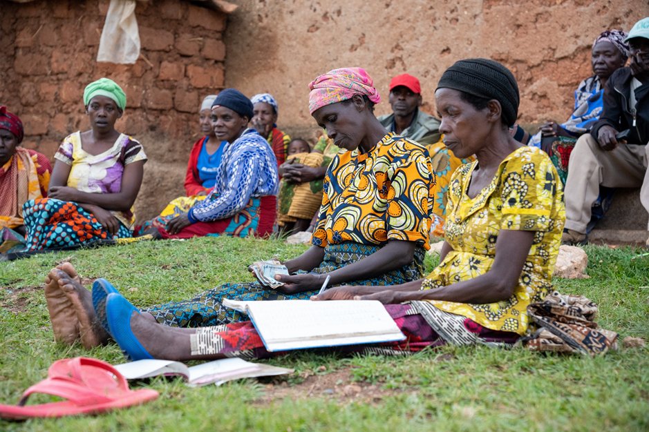 WVRwanda's tweet photo. Through @WVRwanda’s Resilience & Livelihoods technical programme,savings groups are formed and nurtured to provide a financial safety net.Members are achieving financial stability, pursuing dreams & building brighter futures for their families. #FinancialEmpowerment #SavingGroups https://t.co/tw5wLPA3Rk