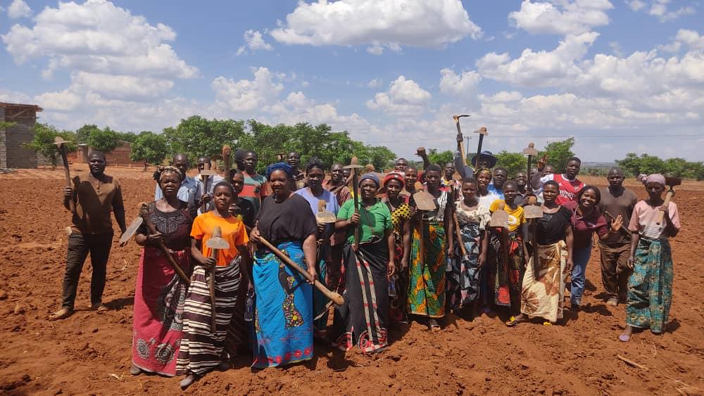 At @sovereignmetals, we pride ourselves on our social initiatives. Yesterday our team was in Kasiya helping to #empower women through #conservation #farming workshops. #SVML $SVM #ESG #social #community #graphite #rutile