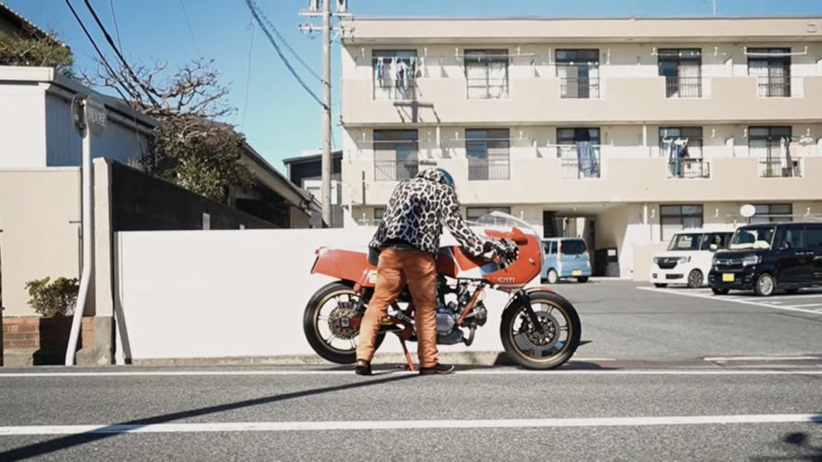 4405884@DUCATI 400SS tweet media