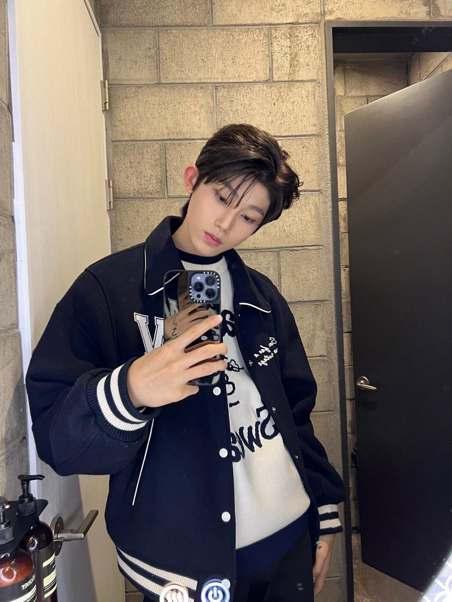 thewind_twt's tweet photo. [#최한빈] 위즈!! 오늘 한비니 거울샷!! https://t.co/HAqt7RfP7x