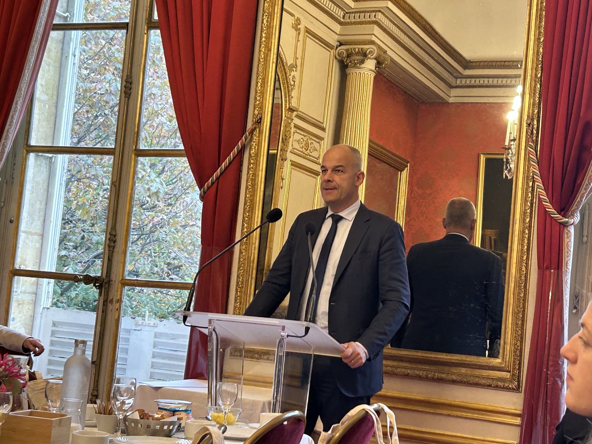 JeromeDespey's tweet image. Ce matin la @fnsea a la rencontre des sénateurs pour porter les enjeux de l agriculture autour de la souveraineté alimentaire des revenus, de la transmission, l occasion d échanger avec ⁦@sebastienpla⁩ ⁦@DBouad⁩ des sujets de nos territoires.