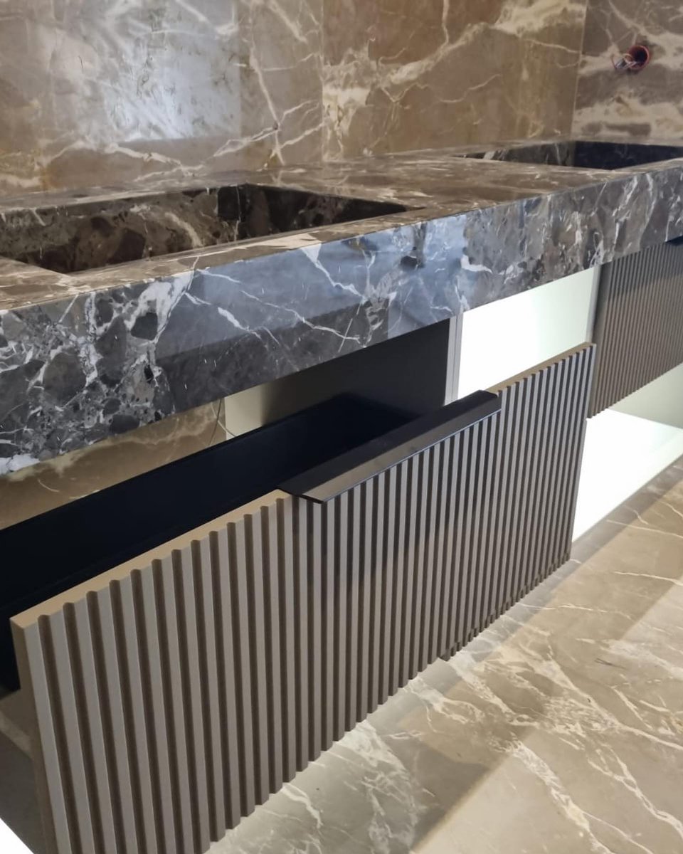 Panelate_com's tweet photo. Diseño y transformación cobran vida en este mueble de baño de @aramobelallinside, donde se fusionan la calidad y la innovación visual. Este mueble incorpora el modelo N08A de #Panelate, personalizado para enriquecer el ambiente con un toque de modernidad👉 https://t.co/m0JQuBKjUE https://t.co/sd9Q2GdN6l