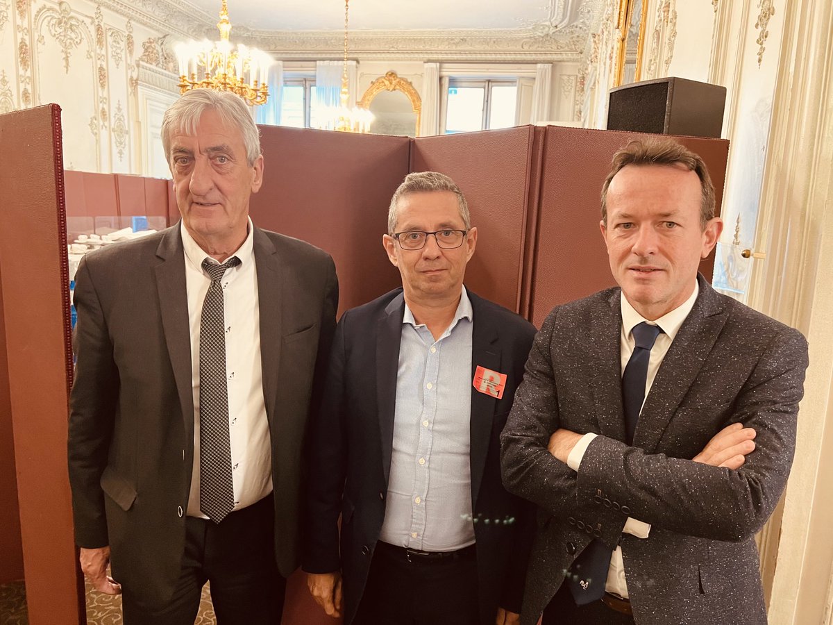 JeromeDespey's tweet image. Ce matin la @fnsea a la rencontre des sénateurs pour porter les enjeux de l agriculture autour de la souveraineté alimentaire des revenus, de la transmission, l occasion d échanger avec ⁦@sebastienpla⁩ ⁦@DBouad⁩ des sujets de nos territoires.