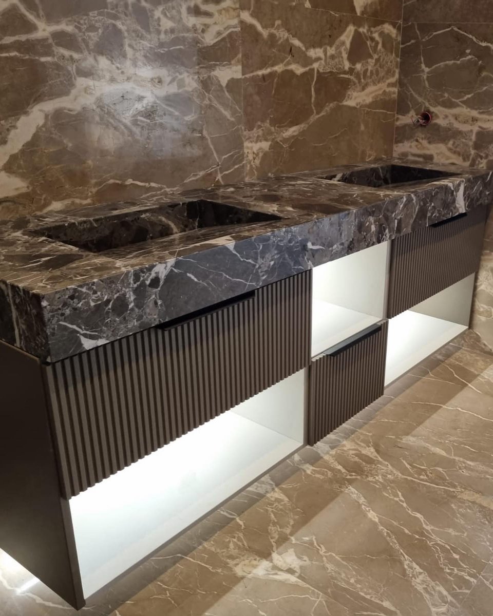 Panelate_com's tweet photo. Diseño y transformación cobran vida en este mueble de baño de @aramobelallinside, donde se fusionan la calidad y la innovación visual. Este mueble incorpora el modelo N08A de #Panelate, personalizado para enriquecer el ambiente con un toque de modernidad👉 https://t.co/m0JQuBKjUE https://t.co/sd9Q2GdN6l