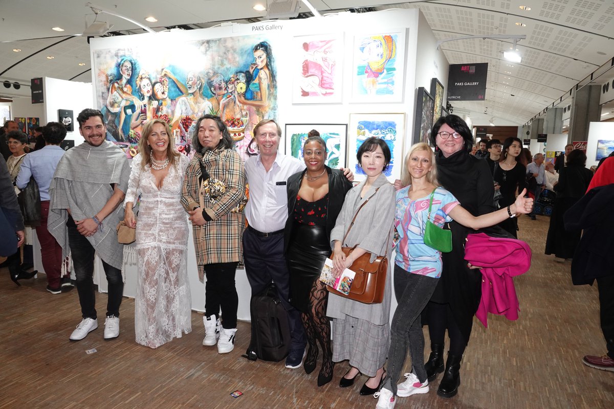 With my dear artists friends and colleagues in Paris. It was so nice to meet you all :) Long live the diversity of art Tanja Playner in Paris #artparis #artfairparis #artshopping #parartbasel #contemporaryart #contemporaryartist #tanjaplayner #paksgallery #artmarket