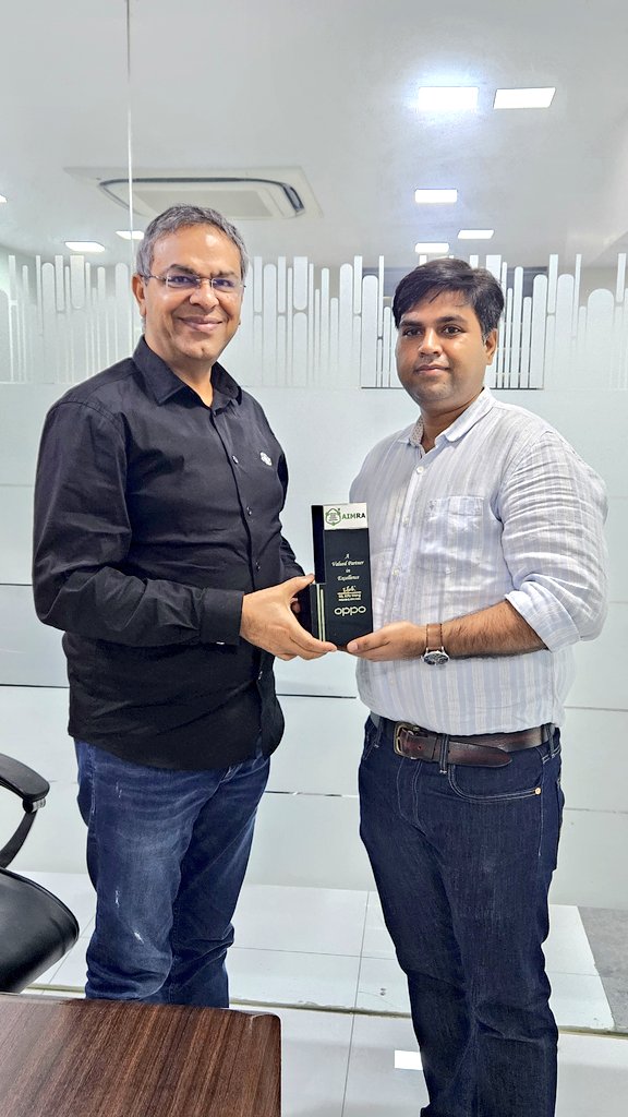 AimraIndia's tweet photo. Dear Mr Alfa Wang, President @OPPOIndia 
We are feeling grateful and honoured to receive this beautiful trophy for #AIMRA. 🏆 

Thank you for recognising our hard work and dedication! 👏 

 🙏 #proudrecipient  #Thankful  🤩 #Honoured 
👍 #TeamEffort 🏅 #IndustryRecognition
🎖️ #Leadership 

@oppo  @LakhyaniKailash