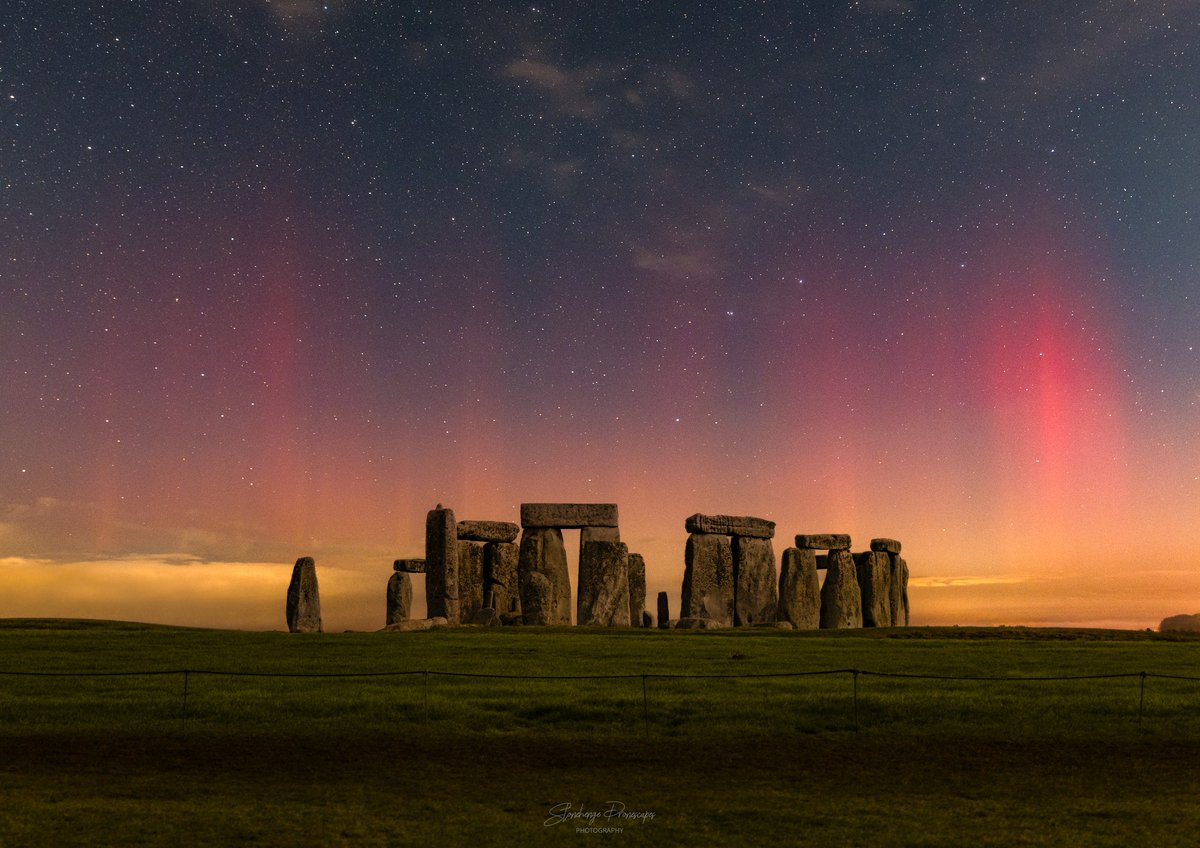 Stonehenge tweet media