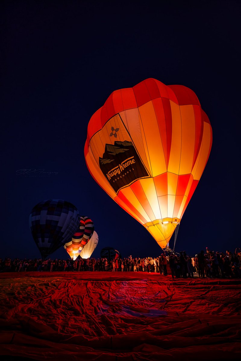Hi friends! Hope you’re all doing well!
We had a BLAST at the @balloonfiesta in #Albuquerque, #NewMexico! I have some killer shots to get to, but here’s my 1st! The @krispykreme balloon about to take off during the #DawnPatrol. More to come, soon!
#krispykreme #hotairballoon