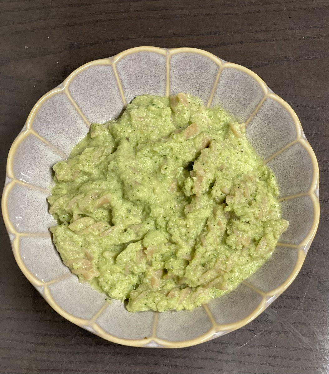 ko_nakamura_fit's tweet photo. [ブロッコリーとカッテージチーズのクリームパスタ]

318kcal

PFCバランス
P40.7g F8.7g C20g

(材料)
🔹全粒粉パスタ(フジッリ) 50g
🔹ブロッコリー(ゆで) 150g
🔹オリーブオイル 5g
🔹カッテージチーズ 50g

ソース多すぎた。。味は満足😋

#ローファットレシピ #食事記録 #pastafit https://t.co/gNP2FKAdag