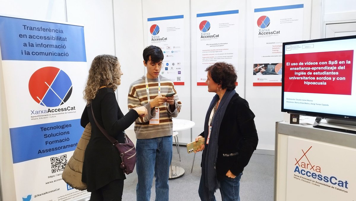 XarxaAccessCat's tweet photo. Ahir els investigadors @ClaudiaMacrea i @JordiCabreraP, del grup de recerca #TraDiLex (@TraduccioUPF), van presentar la seva recerca en #accessibilitat a l'@SmartCityexpo 📸
Avui, @b_ariasbadia, també de #TraDiLex, hi presentarà @UNIVACproject. Us hi esperem! #SCEWC2023🙌 https://t.co/055TDkcSMz