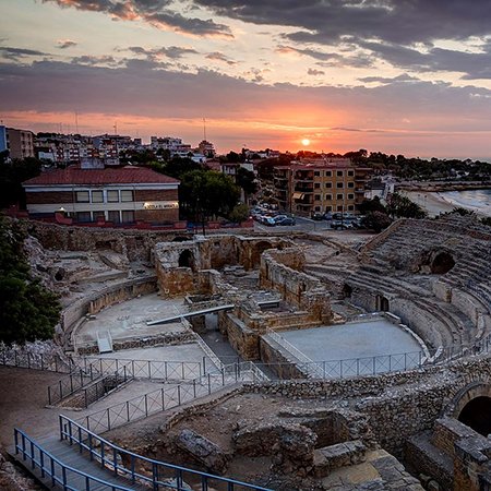 CIUTAT | 🏛️ Amb L'Embutada, Tarrorífic i la Mitja Marató, són moltes les famílies que han gaudit a Tarragona aquest pont de novembre. 

Agrair a <a href="/SelloTurismoFam/">SelloTurismoFamiliar</a>  per donar-ne visibilitat.

ℹ️ familiayturismo.com/noticias/desti…