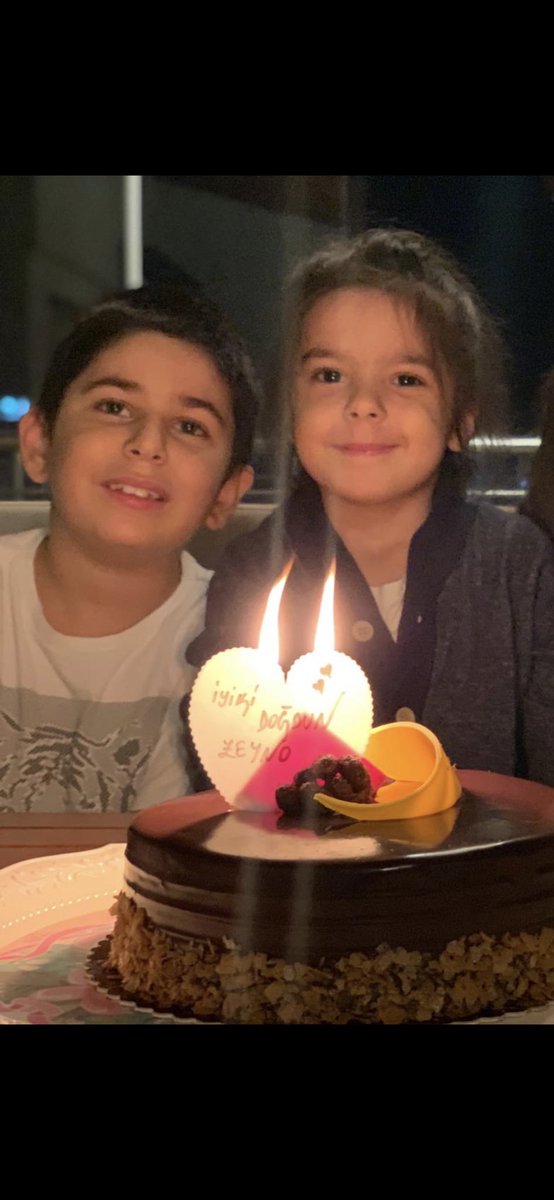denizyurdakul's tweet photo. Onun adı Esra Dinçer,yorgun ve yaralı kalbi yaşadığı acılara daha fazla dayanamadı ve @esradincer öldü. Esra’nın kızkardeşi eniştesi ve yeğeni 6 Şubat depreminde Hatay’da çöken Emlakbank konutlarında ölmüşlerdi. Esra onların ölümüne sebep olan müteahhitin peşindeydi. https://t.co/7W0b4cHVO7