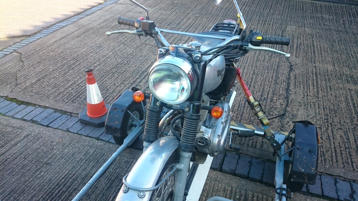 Trailer1one's tweet photo. Royal Enfield 500cc single non-runner, don't get to pick up many of these classics. Project motorcycle, parked in a storage unit for a while, was running 4 months ago, on its journey to a work shop for needed repairs along with MOT https://t.co/Whd1bGOnzN