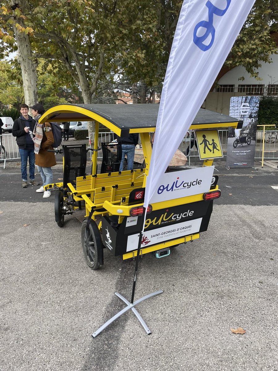 eVo_pods's tweet photo. Nous sommes présents au Salon des Véhicules Intermédiaires à Millau : de belles rencontres, des échanges intéressants et des tests convaincants ! https://t.co/jV8JmKZuZ3