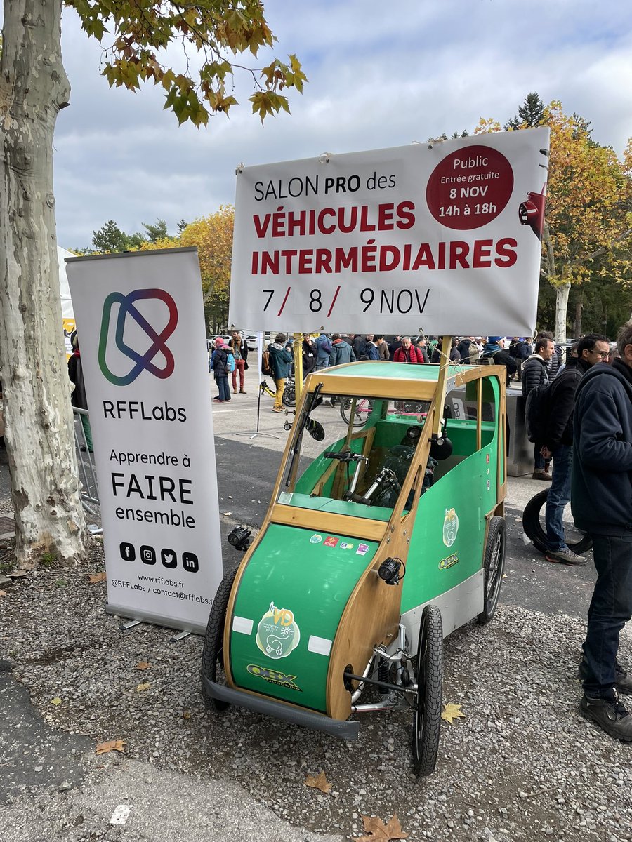 eVo_pods's tweet photo. Nous sommes présents au Salon des Véhicules Intermédiaires à Millau : de belles rencontres, des échanges intéressants et des tests convaincants ! https://t.co/jV8JmKZuZ3