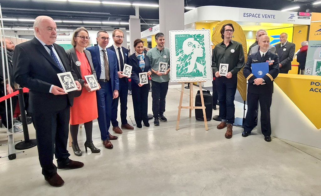 SGodeluck's tweet photo. En direct du Salon Philatélique d’Automne  🍁📮
Une très belle inauguration pour un salon avec une nouvelle invitée : la Marianne de l'Avenir  !🌟
Du 8 au 10 novembre Porte de Champerret Hall A #Paris 17e
Entrée gratuite 
@TimbresFFAP @CNEP_Philatelie
@ArtTimbreGrave https://t.co/qZijHR983K