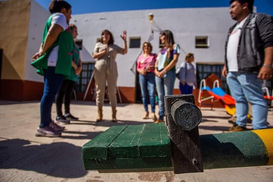 𝗗𝗜́𝗔 𝗗𝗘𝗟 𝗘𝗠𝗣𝗟𝗘𝗔𝗗𝗢 𝗠𝗨𝗡𝗜𝗖𝗜𝗣𝗔L🙌
😊 Feliz día a quienes, a través de su profesionalismo, llevan la Municipalidad cerca de cada vecino de nuestra Ciudad. Una #Rioja es posible gracias a su trabajo. Hoy los homenajeamos y les deseamos un gran día.