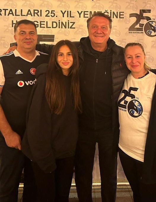 Web Kartalları'nın kuruluşunun 25. yıldönümü etkinliğinde Beşiktaşlılarla bir araya geldik.

Yolumuz açık olsun 🦅
#BuYolBeşiktaşlılarınYolu