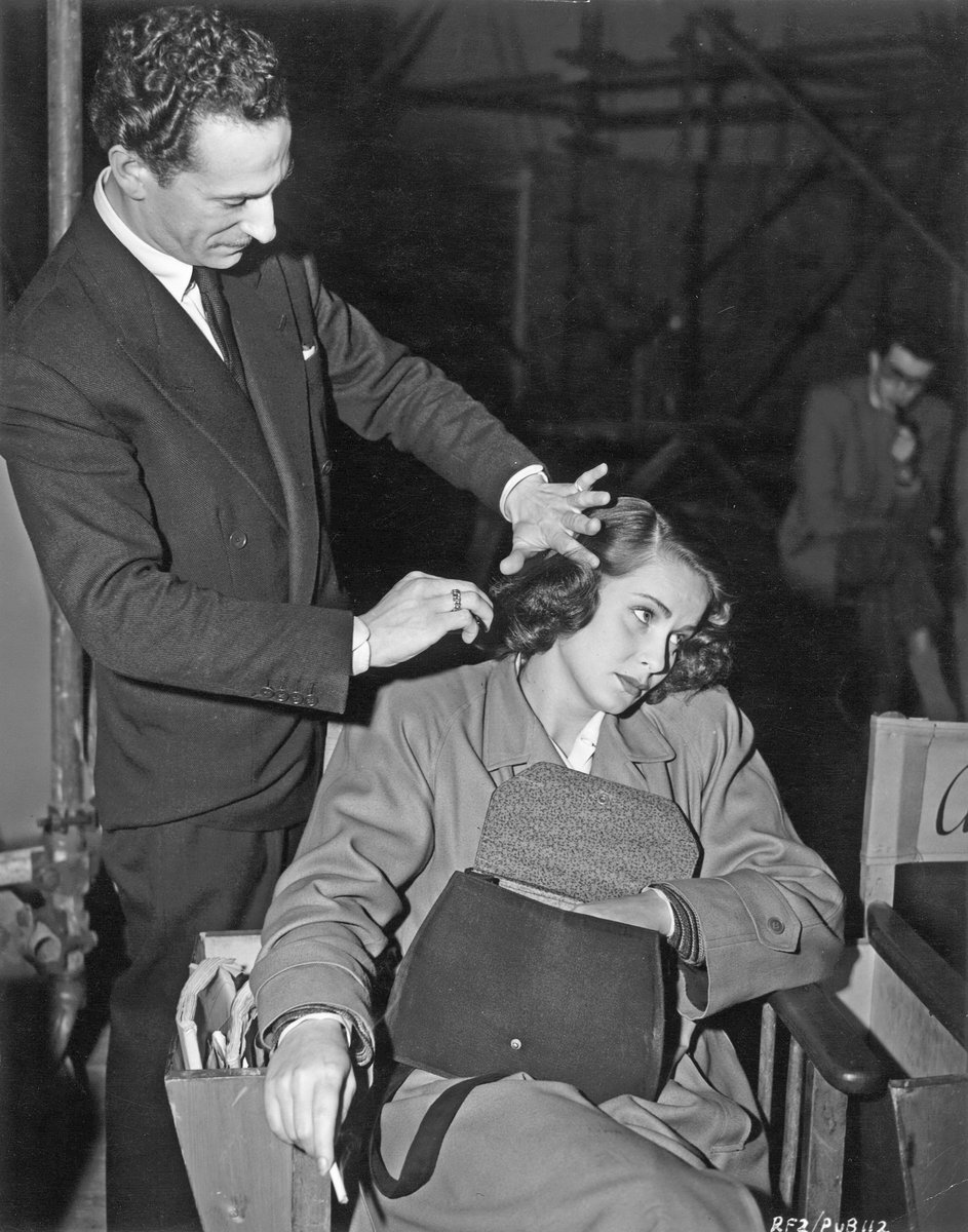 ThirdManMuseum's tweet image. Oct 22 until Dec 10: 75years ago shooting #TheThirdMan in #Vienna.
Foto: #AlidaValli getting ready for the next shoot.
All original pictures on display in our museum❗
©courtesy #StudioCanal

#drittemanntour #orsonwelles #derdrittemann #postwar #filmnoir #filmmuseum