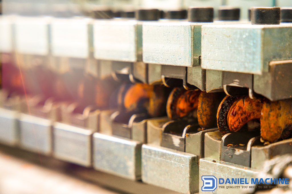 DungTienNguyen4's tweet image. Máy bền ít hỏng,
Dao thép giữ hình hài,
Hạt điều an nhiên.
#danielmachine
#cashewnut