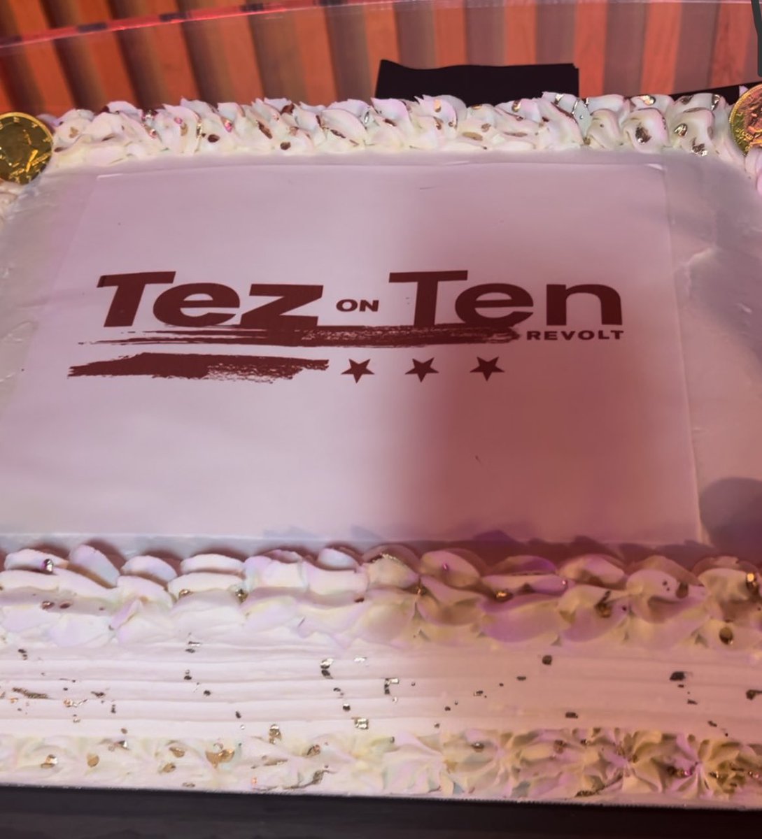 TezlynFigaro's tweet photo. What a time we had at the #TezonTen launch party!
The food
The fun
The drinks (I even had a drink named after me the Tezarita🍸 )
And watching the show LIVE listening to the audience react was everything!!! 
My @revolttv @revoltblacknews family did that! https://t.co/HXAu32fG17