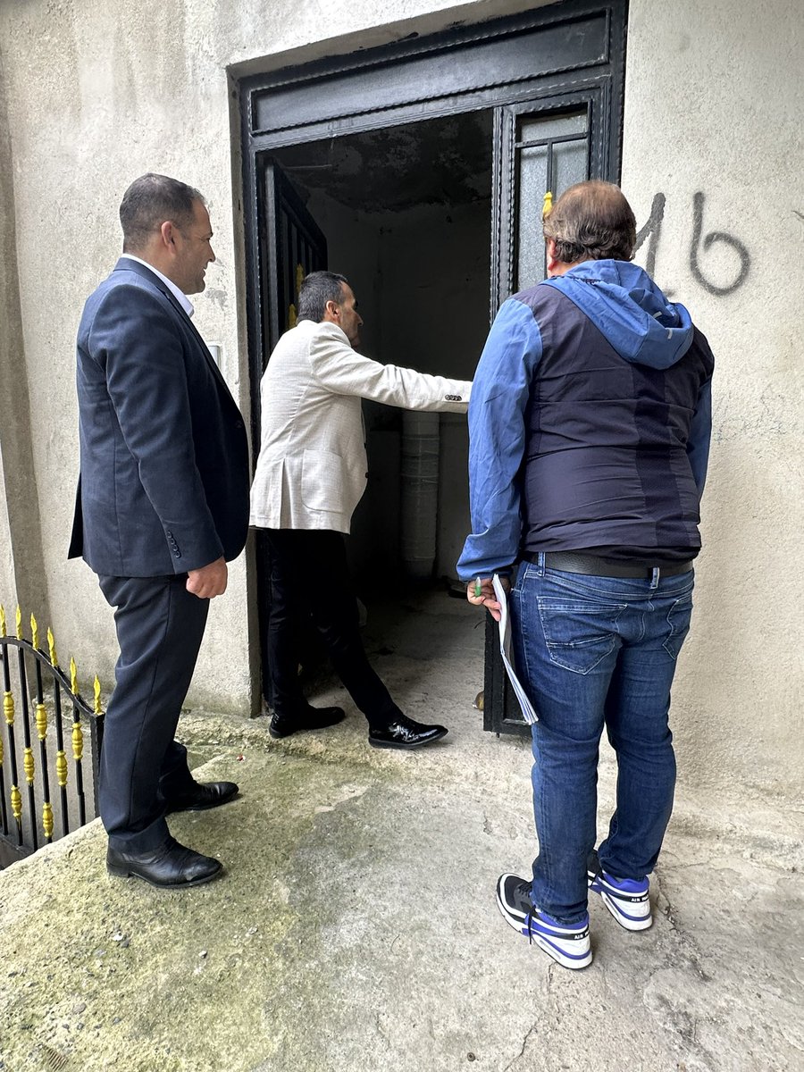 esatkalay's tweet photo. Sevdası Olan Yorulmaz...

Üsküdar Belediyesi olarak;

Sosyal İşler Müdürümüz ile birlikte Güzeltepe ve Çengelköy Mahallelerimizde ki komşularımızı ziyaret etmeye devam ediyoruz.

#İyikiÜsküdarVar.

@hilmiturkmen34 @demir_erdem https://t.co/7oW6wgJPJj