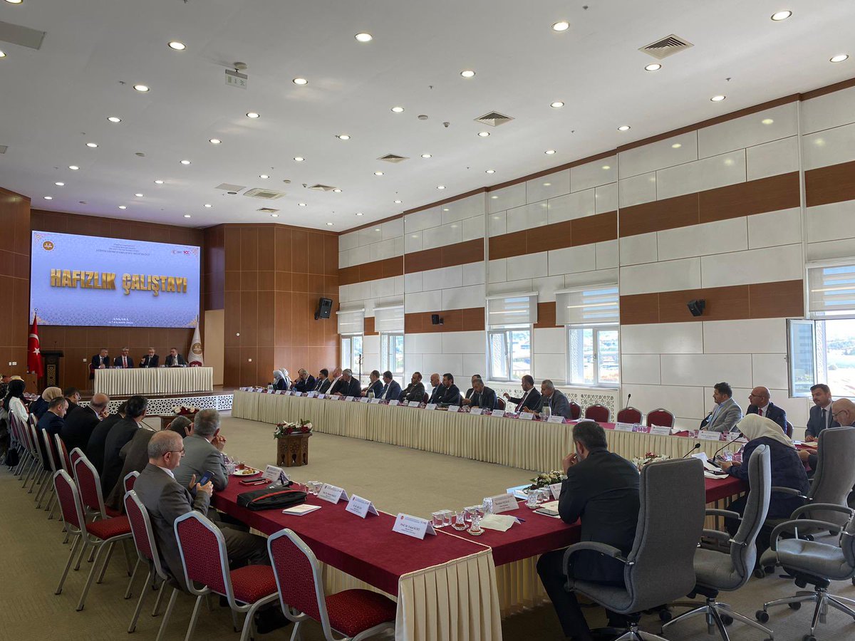 mebhafiz's tweet photo. Diyanet İşleri Başkanlığınca 6-8 Kasım 2023 tarihlerinde düzenlenen “Hafızlık Çalıştayı” Kapanış Programına, Sayın Bakan Yardımcımız Dr. Nazif Yılmaz ve Daire Başkanımız İhsan Erkul Bey katılım sağladı. @meb_dinogretimi @yilmaznazif @drahmetisleyen @diyanetbasin https://t.co/JB4xnehBFa