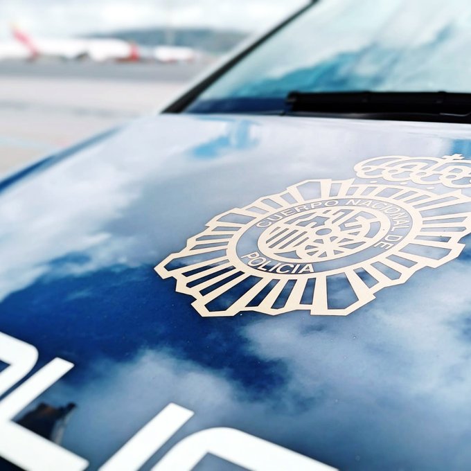 GobiernoMalaga's tweet image. 🚓Detenido en la localidad de #Melun (#Francia) el lugarteniente de un conocido “alunicero” reclamado por intento de homicidio al portero de una discoteca de #Marbella #Málaga 👉 @policia.

➡️Al detenido le constaban 13 reclamaciones judiciales y una #OEDE en vigor.