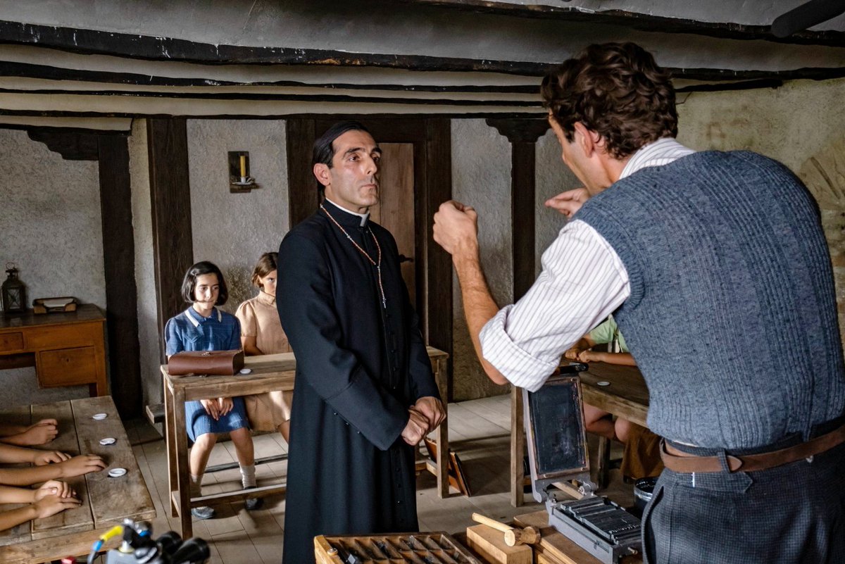 alteregoth's tweet photo. Este viernes día 10 se estrena en cines #ElMaestroQuePrometióElMar, la película dirigida por @patifont en la que participa #MiloTaboada
Fue reconocida con el Premio a Mejor Película Española en el @FCinepormujeres👏🏼
#MiloTaboada
#PatriciaFont
@MinoriaAB
@lastormedia
@filmax https://t.co/PmdhQLrTVU