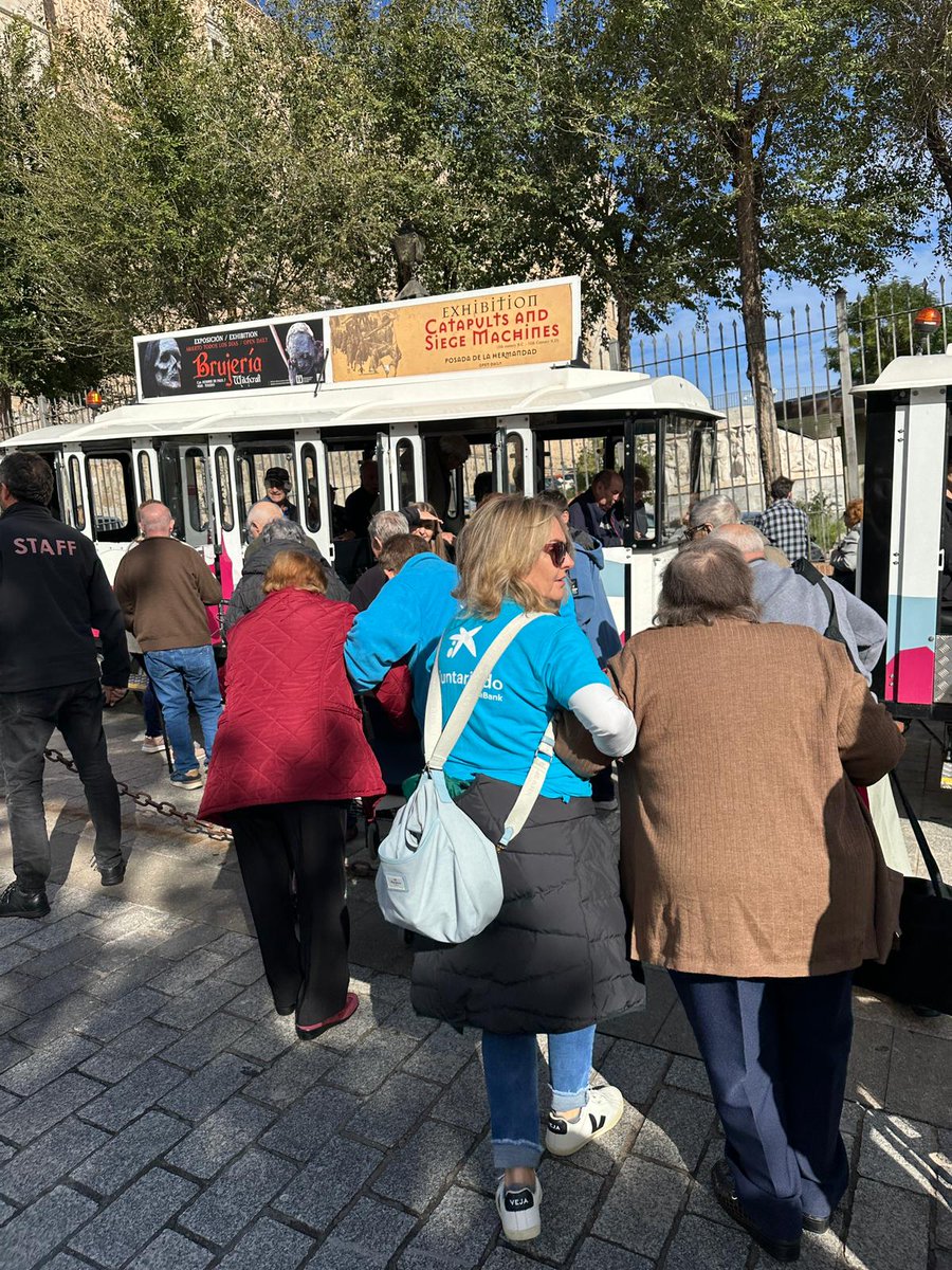 Acompañamos a personas mayores de la Residencia Pública Quijote y Sancho Torrijos a realizar un paseo por la Ciudad Imperial de Toledo en tren turístico. 🚃
#CABKAcciónSocial #mayores #AcompañamientoAMayores #residencia #Voluntariado