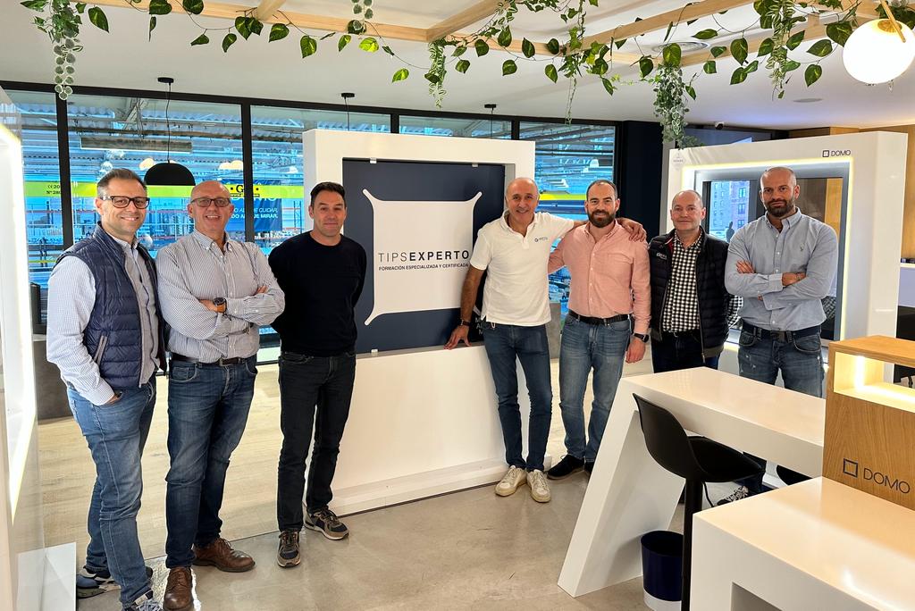 DOMObyINDALSU's tweet photo. 🔙 Ayer realizamos una nueva formación interna #DOMOEXPERTO con el equipo comercial y técnico de #DOMObyIndalsu y el equipo de #GESTFACIL.
💡El objetivo de esta jornada era poder ampliar nuestros conocimientos sobre las herramientas informáticas que usan nuestros #clientes. https://t.co/AskBQBFuUy