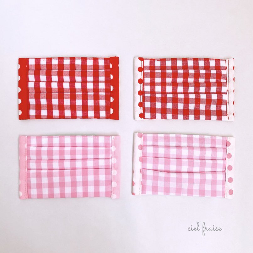 cielfraise_y's tweet photo. いちごのプリーツマスクは   

🍓4color
🍓3size
🍓裏面はチェック柄
   
中にガーゼを2枚挟んでいて 
しっかりした作りになっています。 
 
お洗濯にも強く 
長くご使用していただけます！  
 
https://t.co/iwnFceu2Dq https://t.co/2IykmukJBI