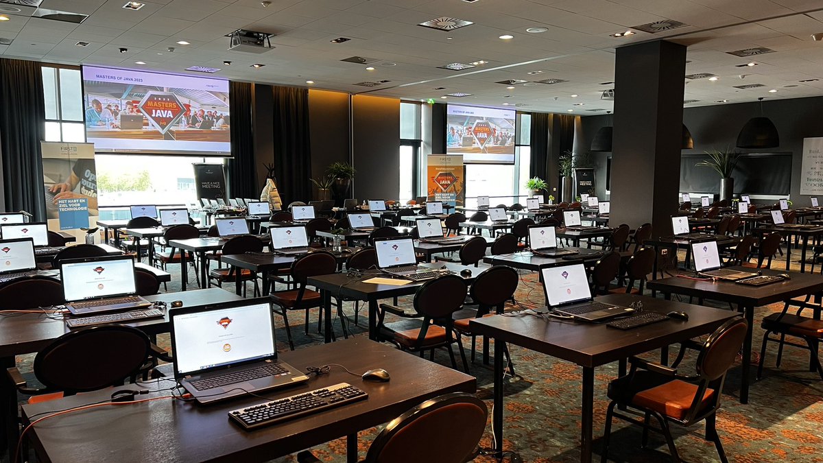 Sharat_Chander's tweet photo. Day 0 at @jfallconf 

The “Master of #Java” coding challenge is starting soon!

“The Calm Before the Code”

#jfall23 https://t.co/82jIBo4kfy