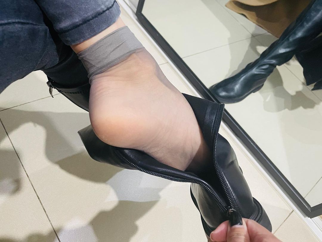 Heelsnowly's tweet photo. 普段あまり履かないブーツ🥾だけど、時々ありかな？ https://t.co/N2KCnRq7MH