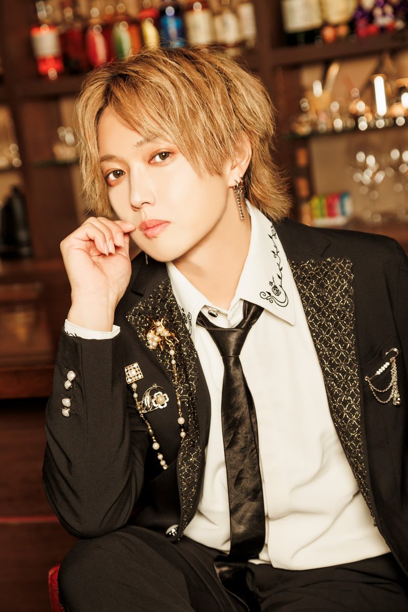 D≠LIGHT 【NEW HEADSHOT】

《 1st Visual 》

SHINN
member color RED
<a href="/shinn_secret01/">しん</a>