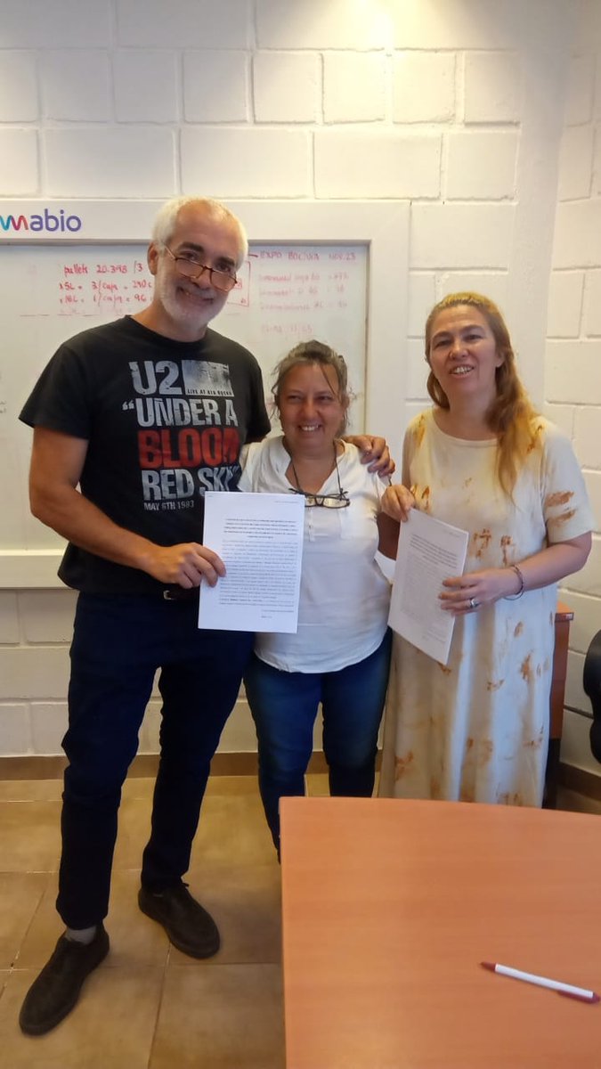 ahbritos's tweet photo. Orgullo enorme colaborar con el esfuerzo de Andrea y Silvana Drudi de La Carolina. En el Pje El Estanque Depto Ischilin, producen quesos y dulce de leche de sus chivas Saanen.
Trabajo cotidiano de compañerxs de la Subse #Agropyme @milabarbieri @AgriculturaAR @ArrigoniAriadna https://t.co/NolSazaGOd