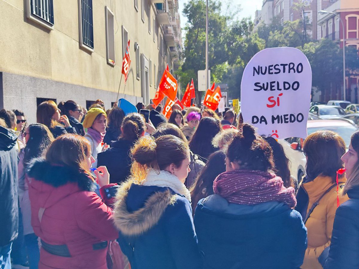 CCOOEducaMa's tweet photo. #EstáPasando📹
Huelga Escuelas Infantiles Privadas y de Gestión Indirecta a 📍Ferraz, 85✊ 

Seguimos luchando por un #ConvenioDignoCeroTres

📲Comparte, reenvía  
⭕️⭕️PaseLoquePase   
#ccoocontigoactúa https://t.co/8HX4C3cQ17