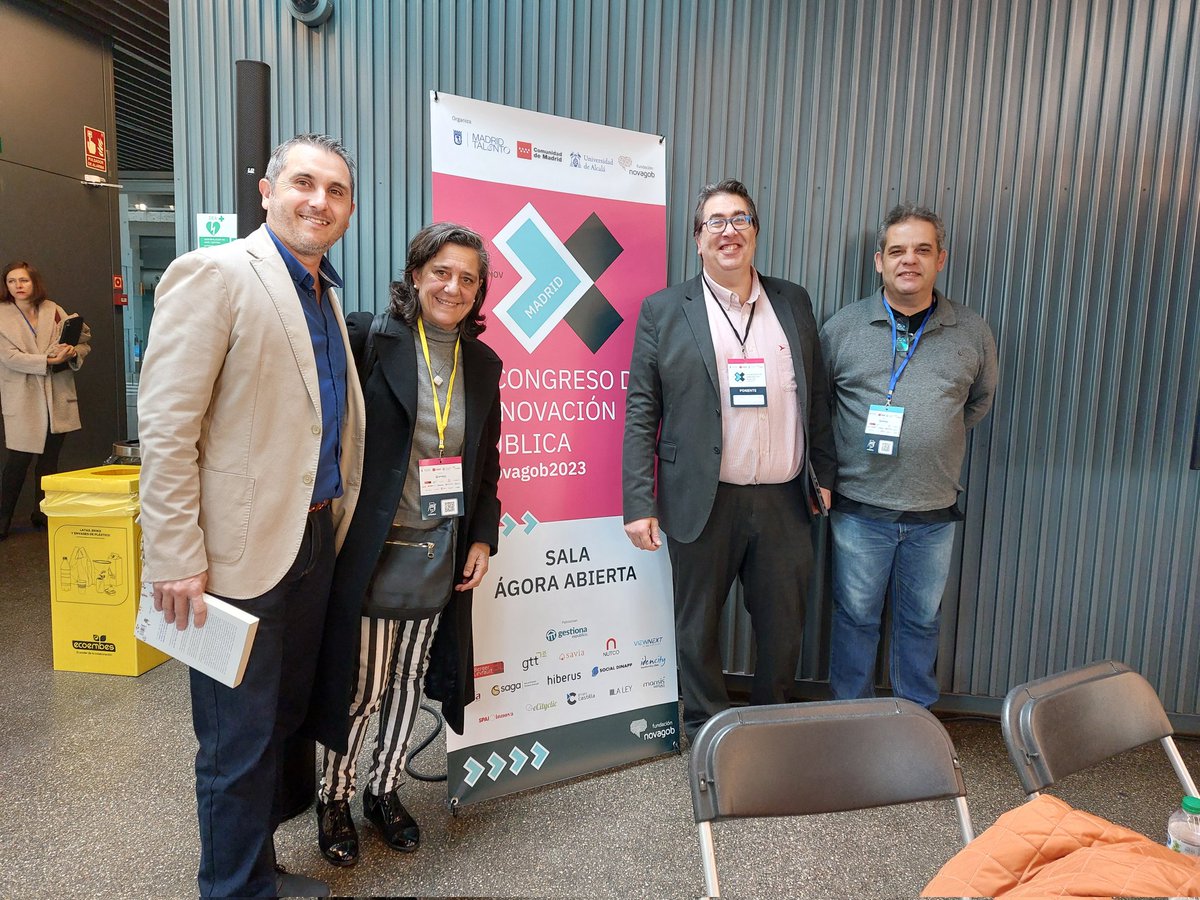 luciaquirogarey's tweet photo. Ahora en #NovaGob2023, presentación de nuestro maravilloso proyecto #Adminflix ,el streaming de las administraciones públicas, con parte del ¡Equipazo! @IAAPJunta @AndaluciaJunta @novagob https://t.co/eYYHZoylZe