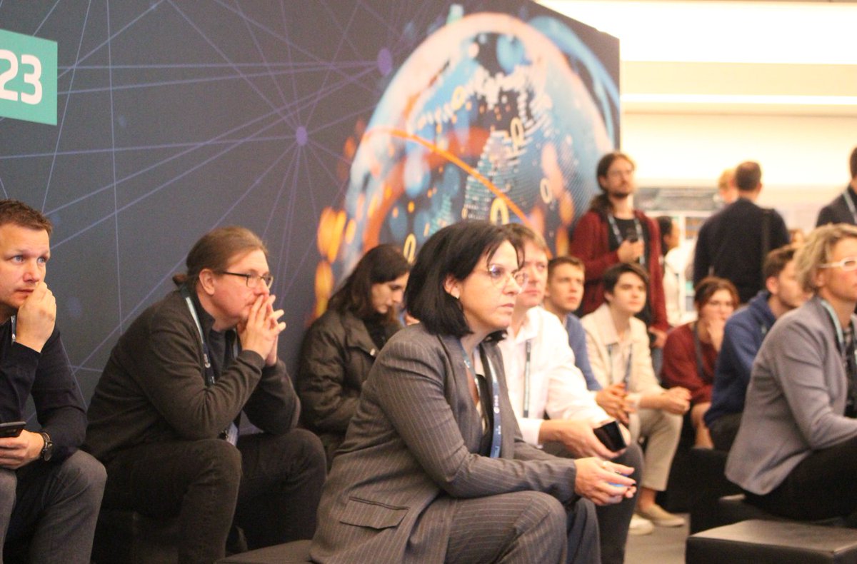 EO_OPEN_SCIENCE's tweet photo. For more hands-on demos at #BiDS23, find the demo area schedule at:
👉https://t.co/QsVHg90Tqu

Happening now: @Polar_TEP demo by Tyna Dolezalova. Find more about this polar-dedicated complete working environment to access algorithms and data remotely at:
❄️https://t.co/edaAF1JYPr https://t.co/s0rWjNNBmB
