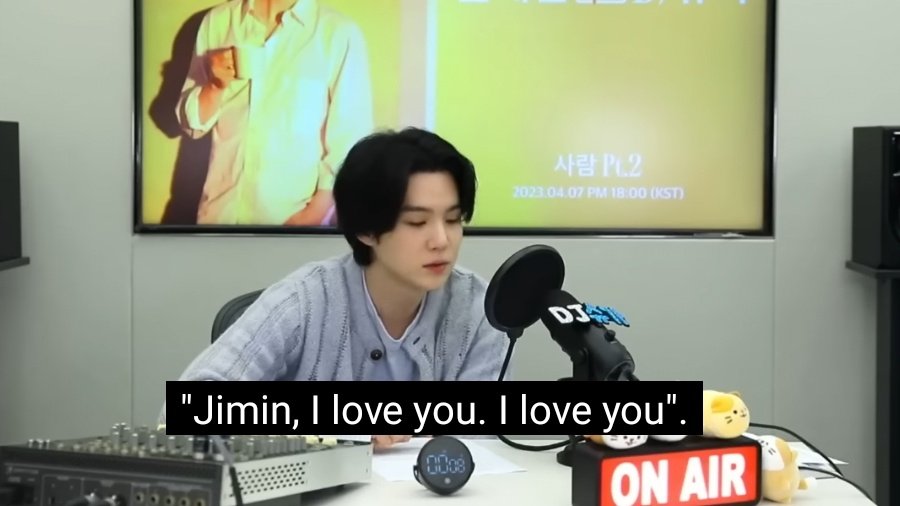 swagsjams's tweet photo. today lets discuss how comfortably yoonmin confess that they love each other in public https://t.co/F1YBsxZbmB