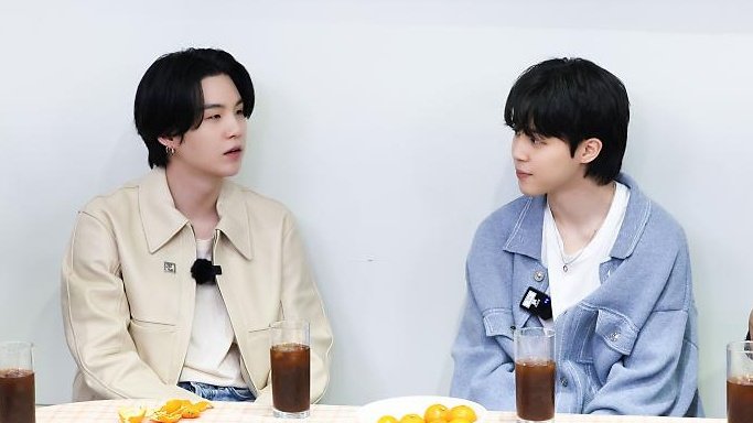 swagsjams's tweet photo. today lets discuss how comfortably yoonmin confess that they love each other in public https://t.co/F1YBsxZbmB