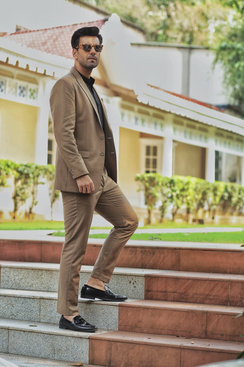 karanvirsharma9's tweet image. Deसी Kaलाकार ! 

.
.
.
.
.
#moodshots #formals #meninsuits #karanvirsharma𓇼 #karanvirsharma
