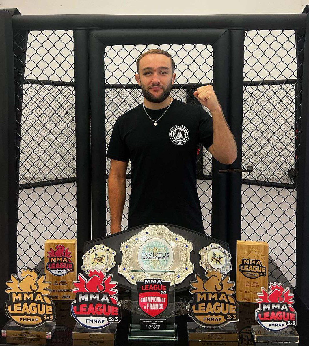 FrenchMma_'s tweet photo. 🇫🇷Ugo-Antton Vidal (11-3) est un combattant de MMA amateur de 24 ans, il va concourir en senior dans la catégorie des poids plumes. Il a fini🥉  aux championnats de France cette année. https://t.co/v71wbj4KXq