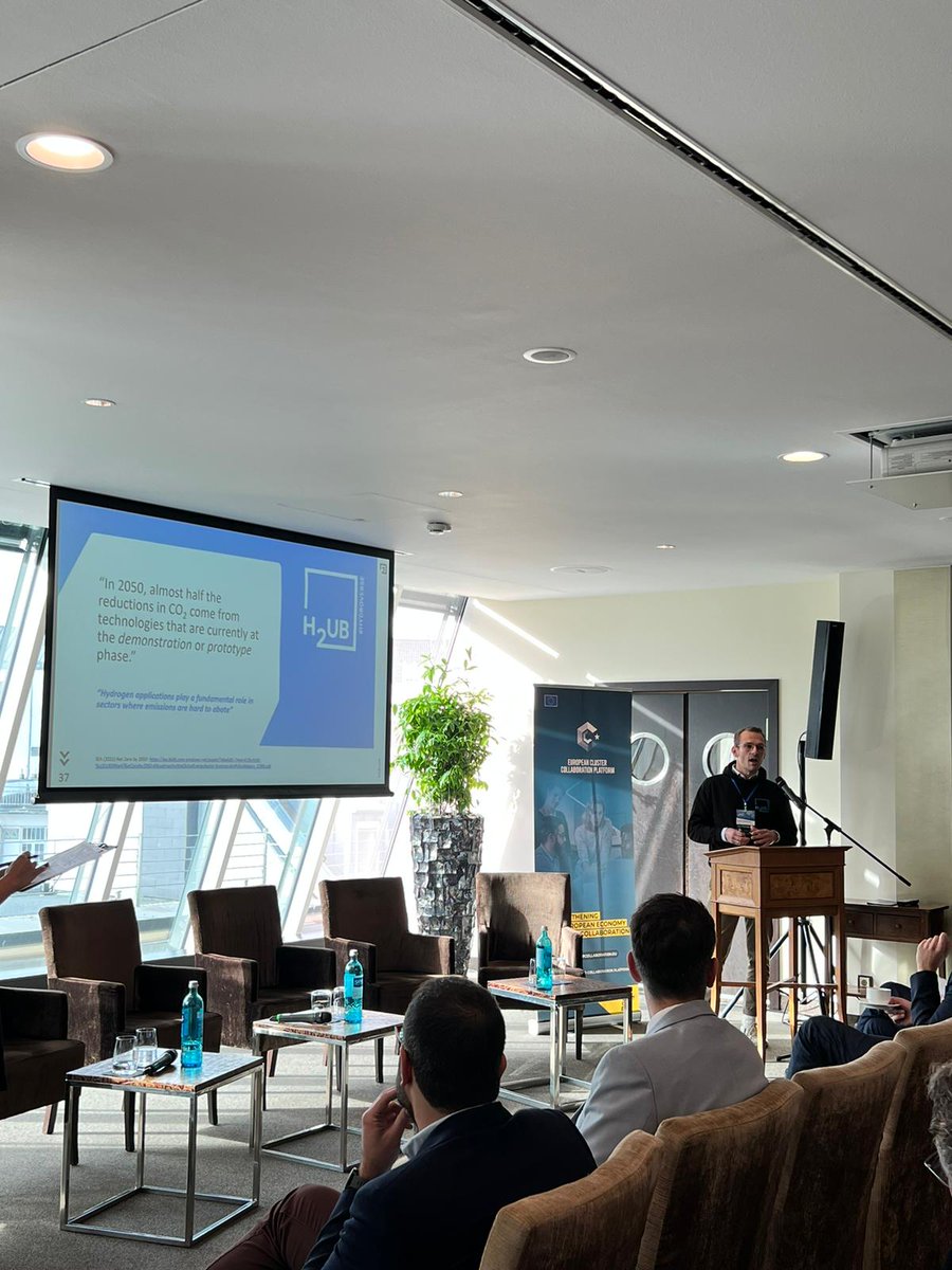 Clusters_EU's tweet photo. 🗒️ In the pitching session here at #ClustersMeetRegions in Düsseldorf 🇩🇪 we heard from a range of interesting and innovative organisations:

📢 @QT_NRW
📢 @business_ruhr
📢 @Transformer_eu
📢 H2UB
📢 @poleMecaTech
📢 The AI Pilot from @VI_Brussels &amp; @SEZ_Europa
📢 @ZWasserstoff https://t.co/Nv85imEeWs