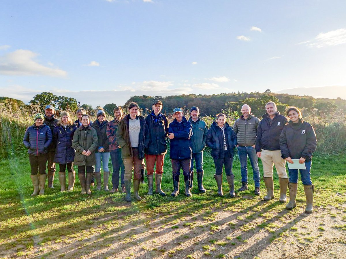 What an incredible day at @WildKenHill for the annual #LEAFNetwork event yesterday! 🍂🚜🌻🐖 Super interesting talks from Farms Manager, @Farmer_Nick & Conservation Manager, Hetty Grant around regenerative strategies, boosting biodiversity and soil health! #integratedfarming
